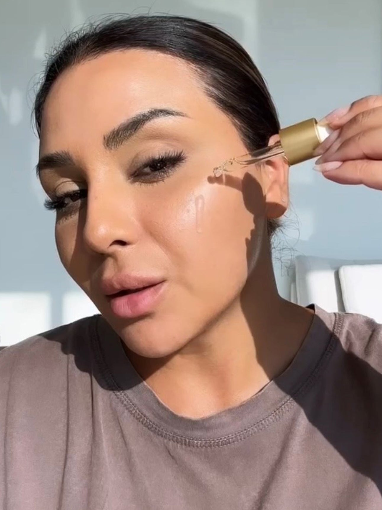Pro Makeup Artist Nina Ubhi's Step-by-Step Guide to a Flawless Finish –  whind-US